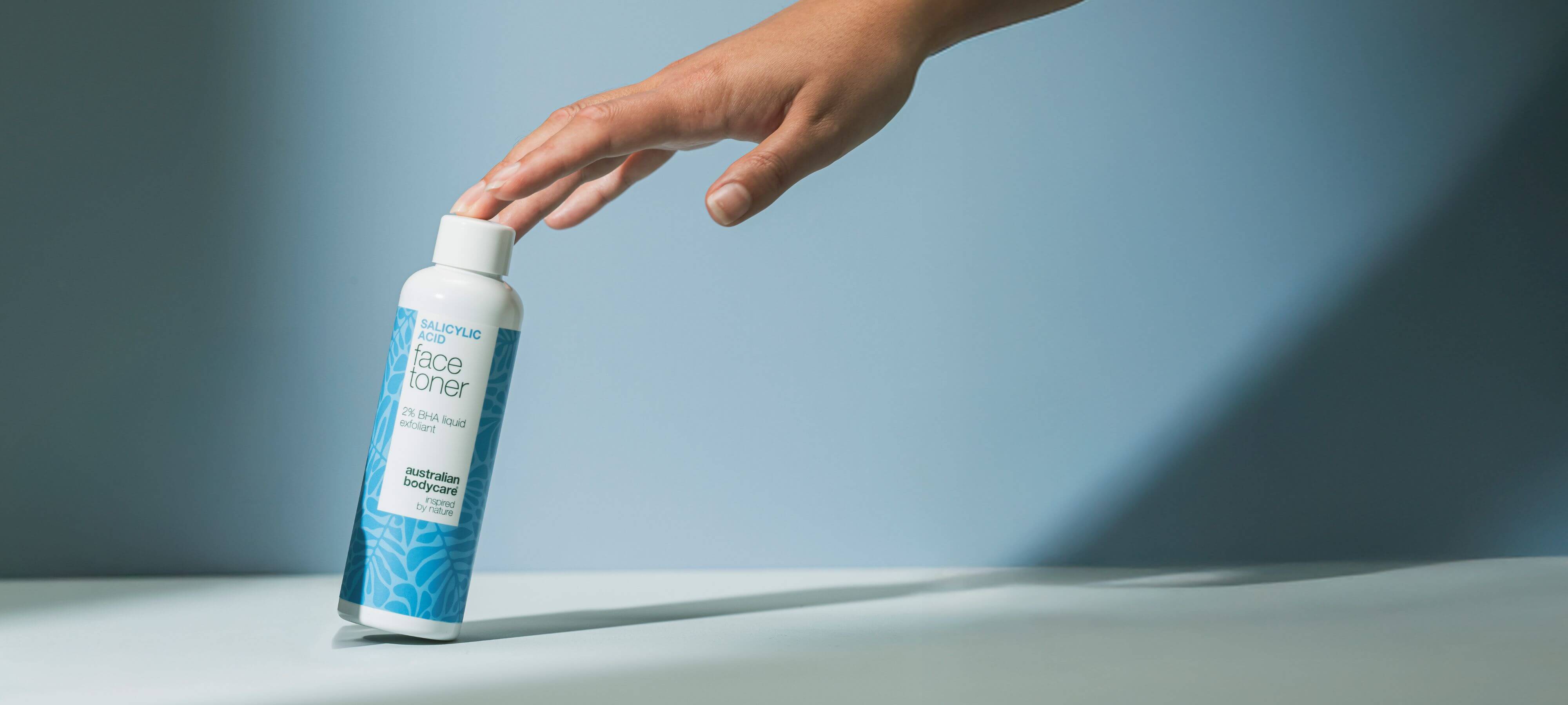 Pielęgnacja twarzy z kwasem salicylowym – dla osób, które chcą pozbyć się niedoskonałości, tłustej skóry i zatkanych porów