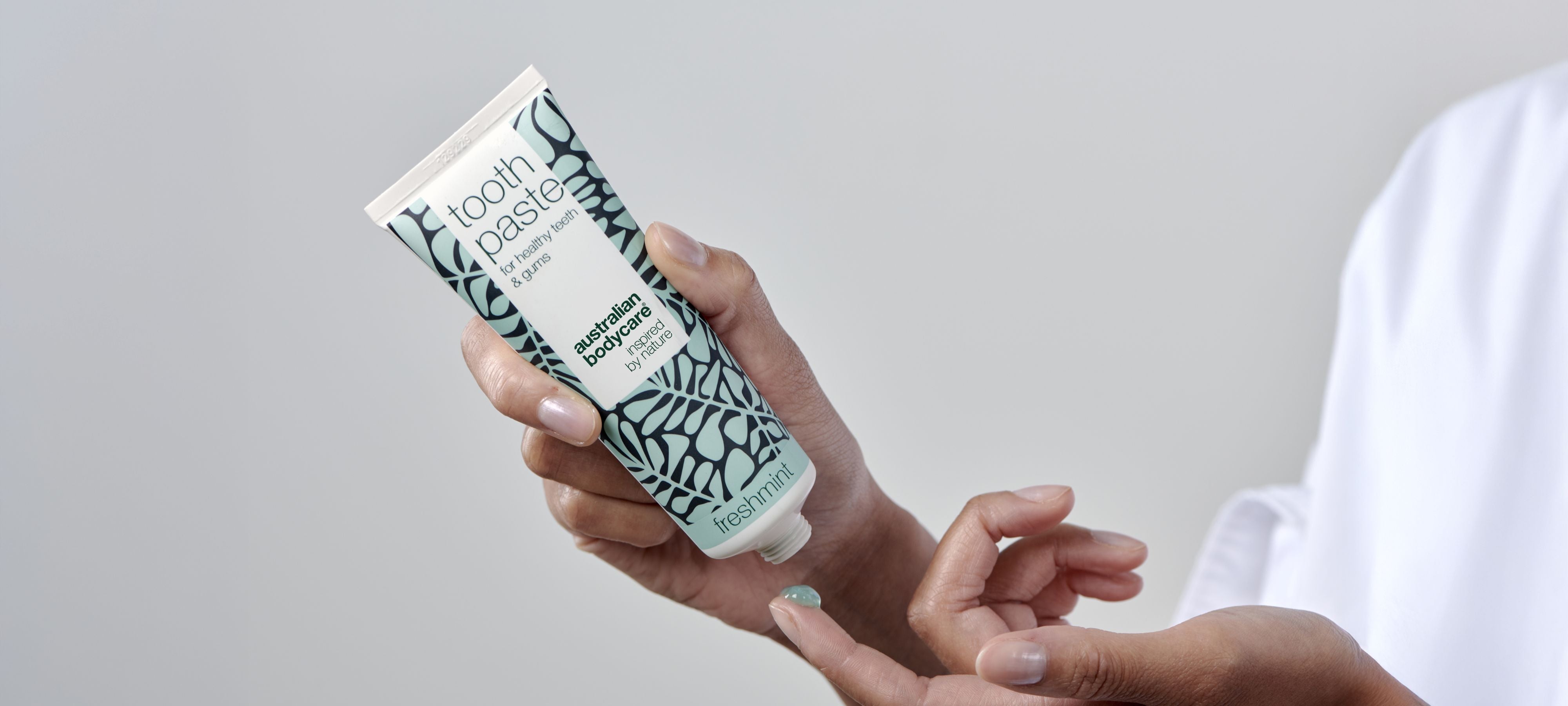 Kolekcja do Pielęgnacji Ust z Olejem z Drzewa Herbacianego na co dzień dla zębów, języka i dziąseł.