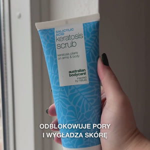 Peeling do ciała Keratosis Pilaris usuwa martwy naskórek i redukuje grudki. Wygładza skórę dzięki kwasowi salicylowemu, glicerynie i alantoinie.