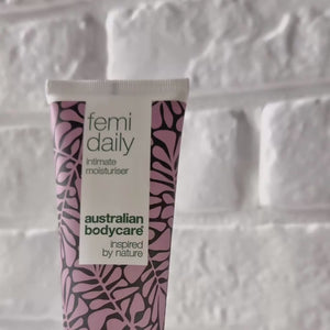 Wideo przedstawiające Australian Bodycare Femi Daily Żel intymny i jego lekką, kojącą konsystencję.