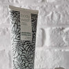 Wideo przedstawiające Australian Bodycare Body Wash i jego lekką, pieniącą się konsystencję.
