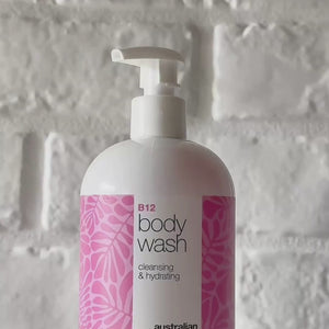 Wideo Australian Bodycare Vitamin B12 Body Wash – różowy żel pod prysznic oczyszczający i pielęgnujący skórę