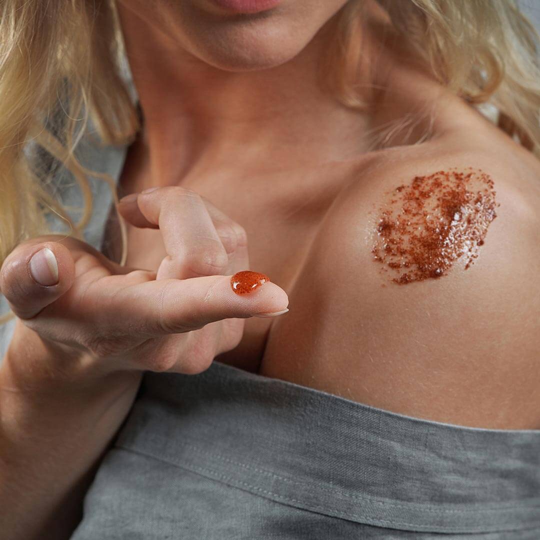 Peeling do ciała dla skóry trądzikowej - Głęboko oczyszczający peeling z 100% naturalnym olejkiem z drzewa herbacianego, przeciw zaskórnikom i rozszerzonym porom