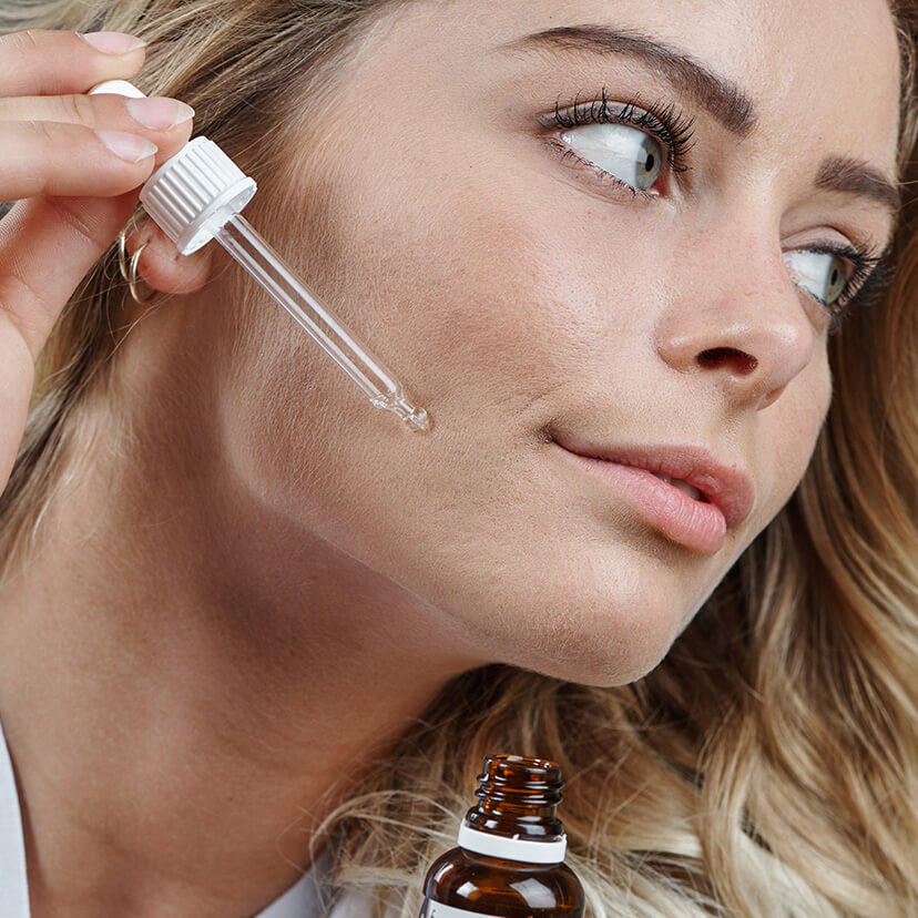 3x serum z kwasem hialuronowym dla gładkiej skóry pełnej blasku — Z kwasem hialuronowym 2% i witaminą B5 na drobne linie i zmarszczki