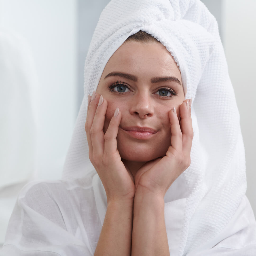 Serum peelingujące do twarzy — Naturalne serum peelingujące z kwasami AHA i niacynamidem dla gładkiej skóry