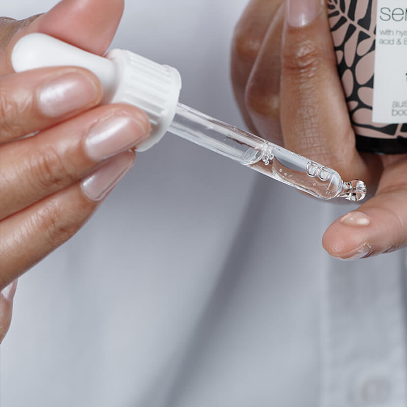 Serum z pantenolem do skóry zaczerwienionej, suchej i wrażliwej — Serum z prowitaminą B5 i niacynamidem do pielęgnacji zaczerwienień i trądziku różowatego